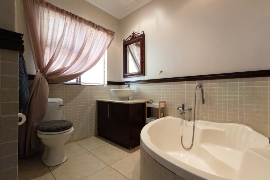 5 Bedroom Property for Sale in Protea Park North West